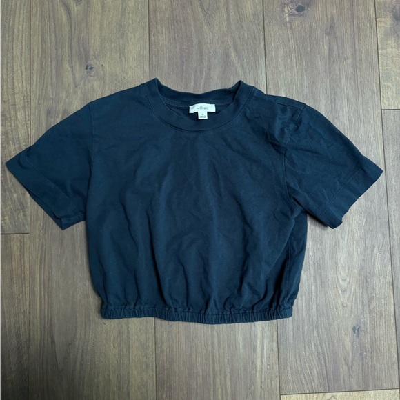 Aritzia Tops - Aritzia Tee Shirt